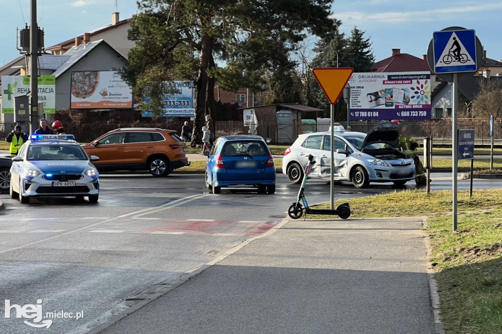 Wypadek na wjeździe na Królowej Jadwigi