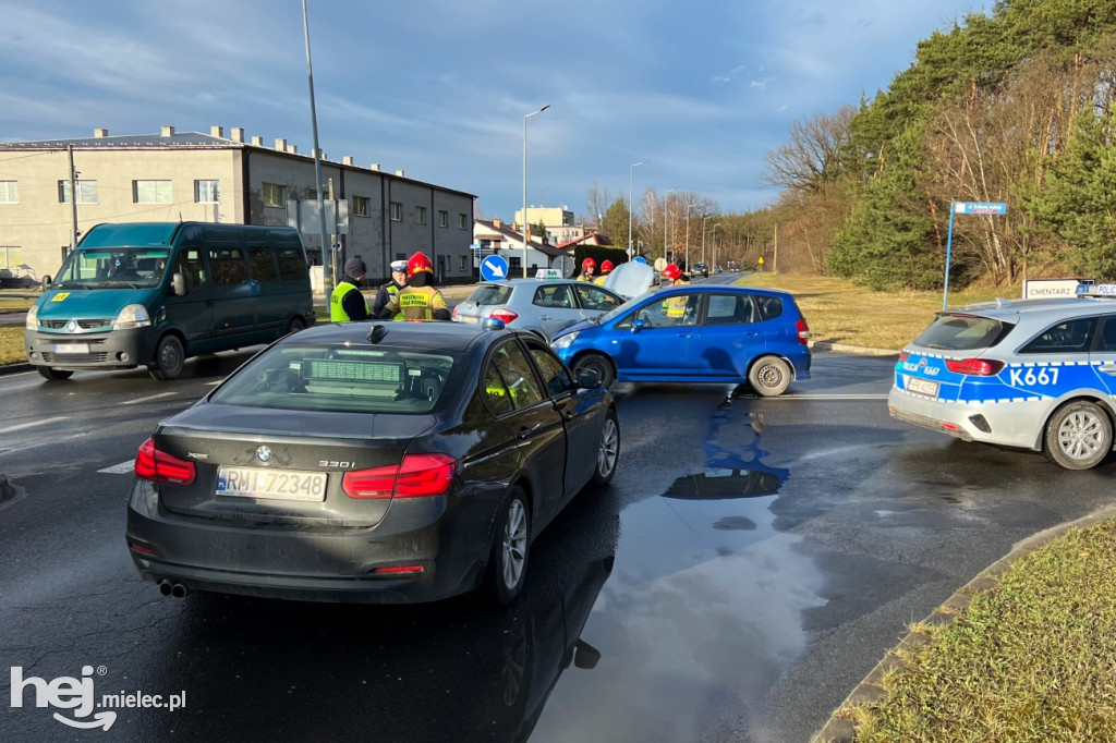 Wypadek na wjeździe na Królowej Jadwigi