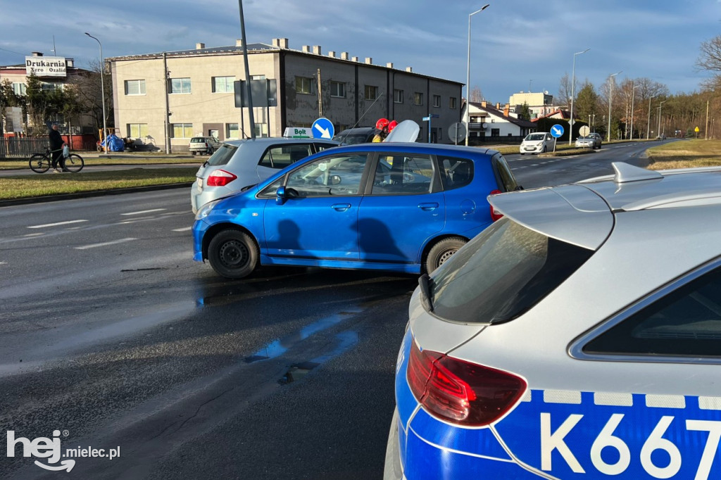 Wypadek na wjeździe na Królowej Jadwigi