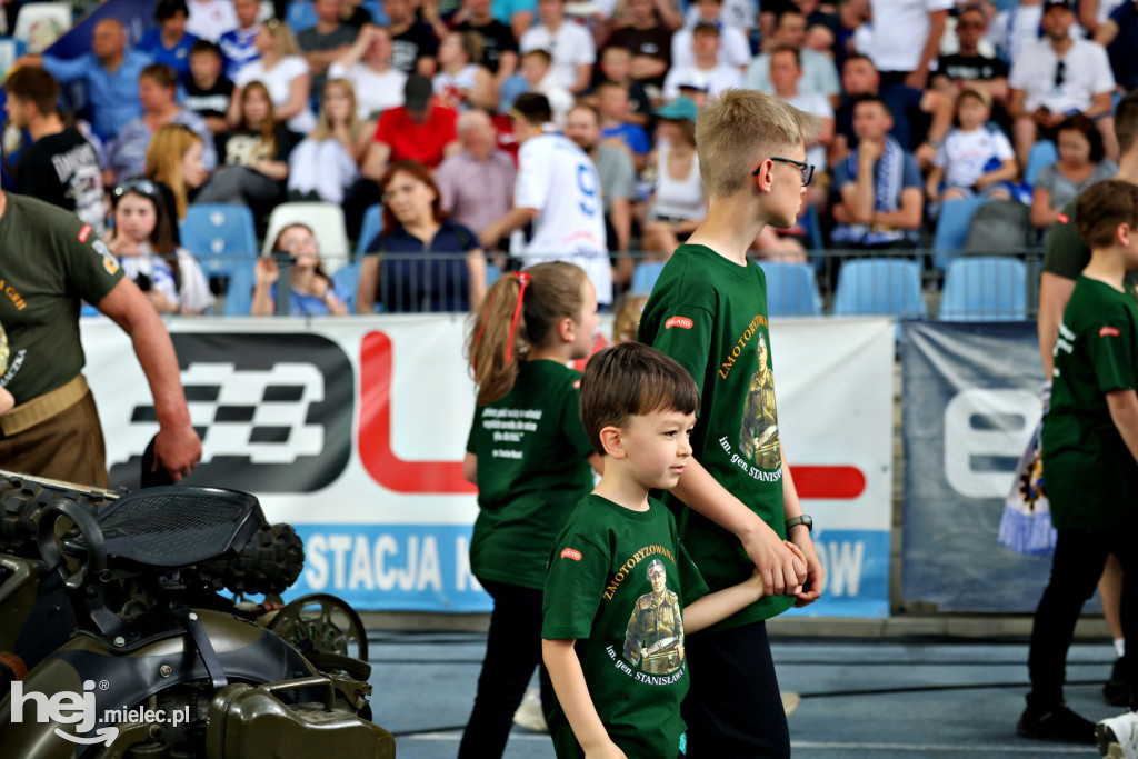 Patriotyczna oprawa meczu Stali Mielec