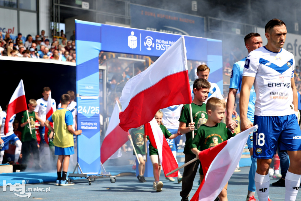 Patriotyczna oprawa meczu Stali Mielec