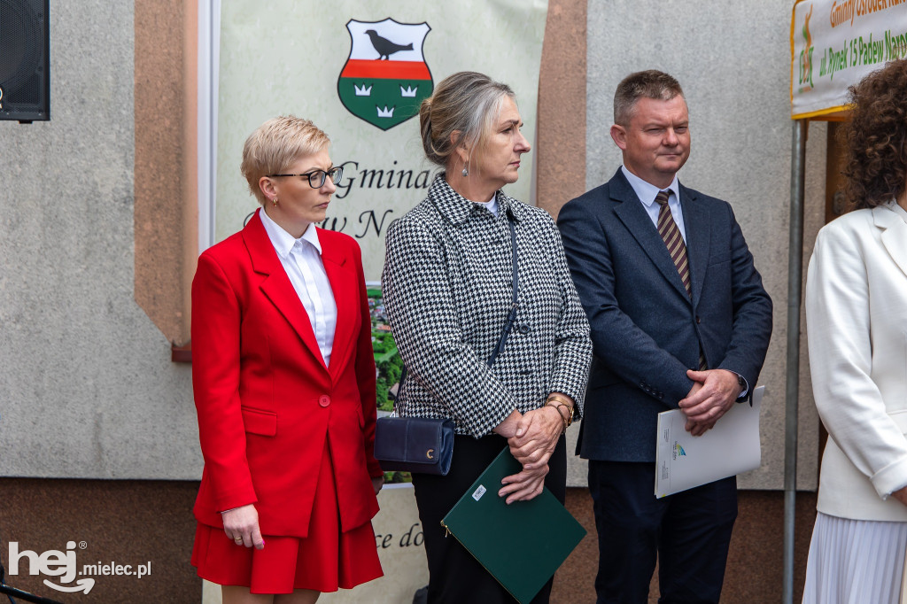 Nowy wóz OSP Zaduszniki i kapliczka