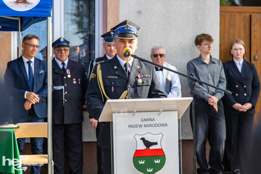 Nowy wóz OSP Zaduszniki i kapliczka