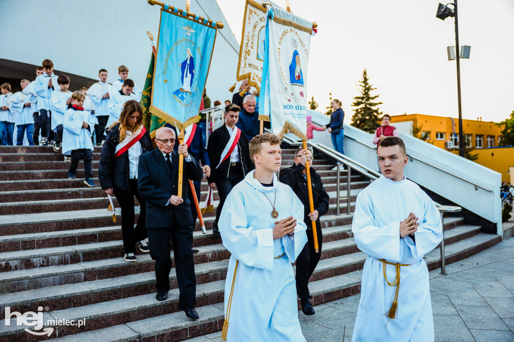 Tysiące wiernych w procesji przebłagalnej po profanacji