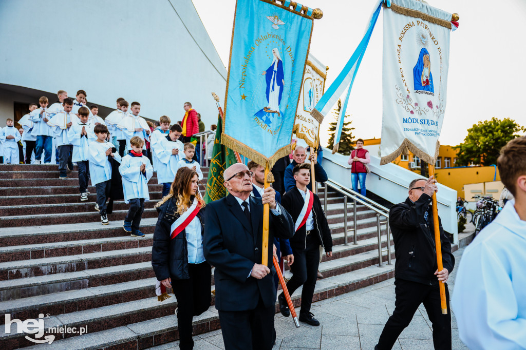 Tysiące wiernych w procesji przebłagalnej po profanacji