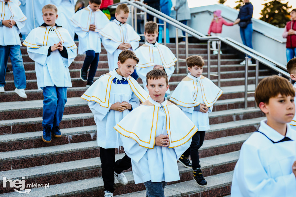 Tysiące wiernych w procesji przebłagalnej po profanacji