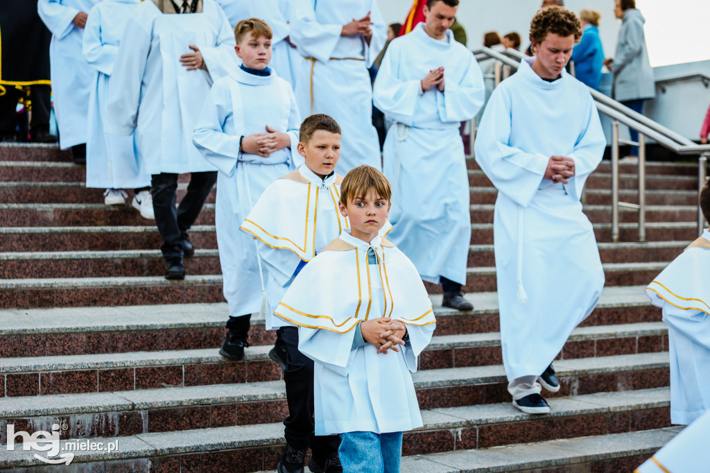 Tysiące wiernych w procesji przebłagalnej po profanacji