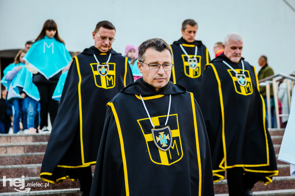 Tysiące wiernych w procesji przebłagalnej po profanacji