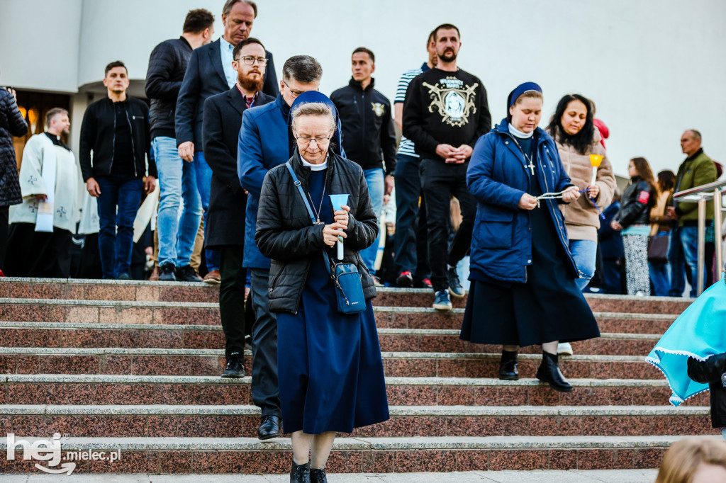Tysiące wiernych w procesji przebłagalnej po profanacji