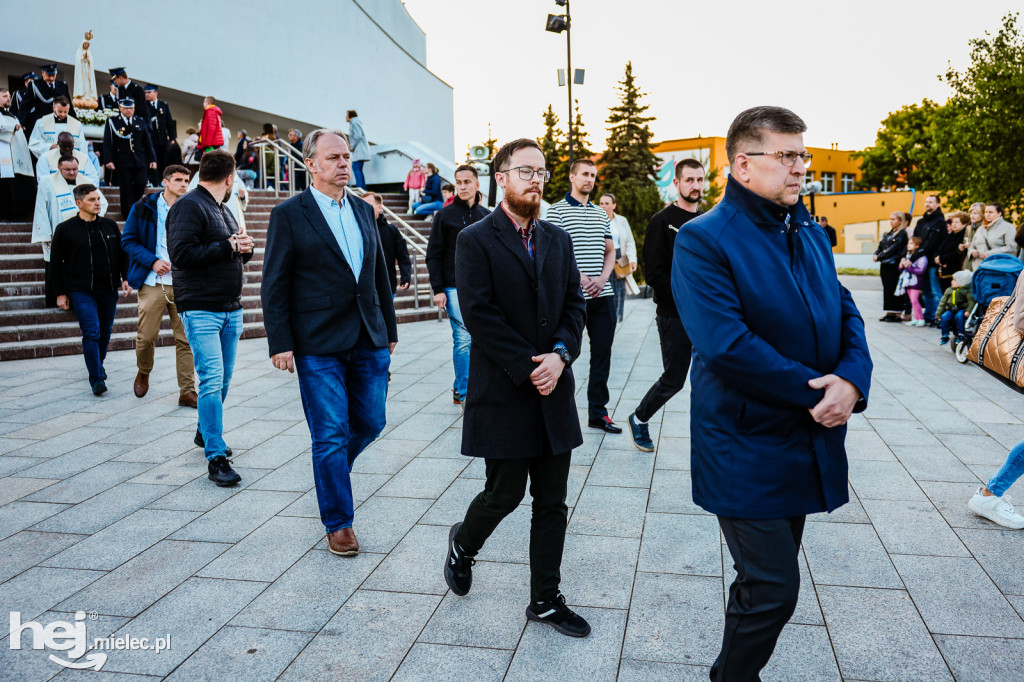 Tysiące wiernych w procesji przebłagalnej po profanacji