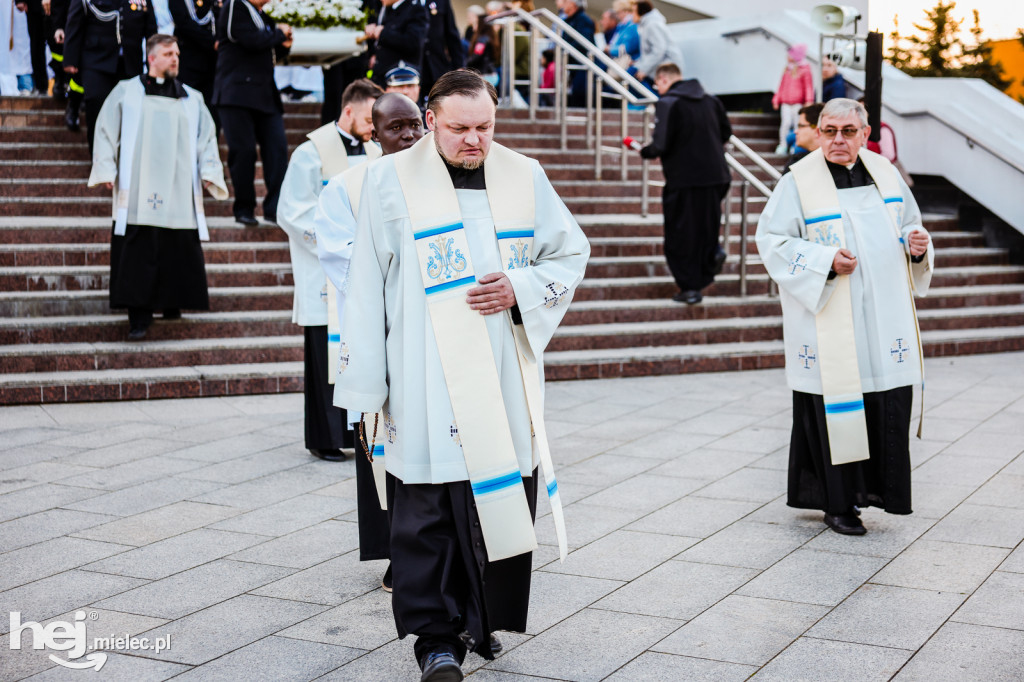 Tysiące wiernych w procesji przebłagalnej po profanacji