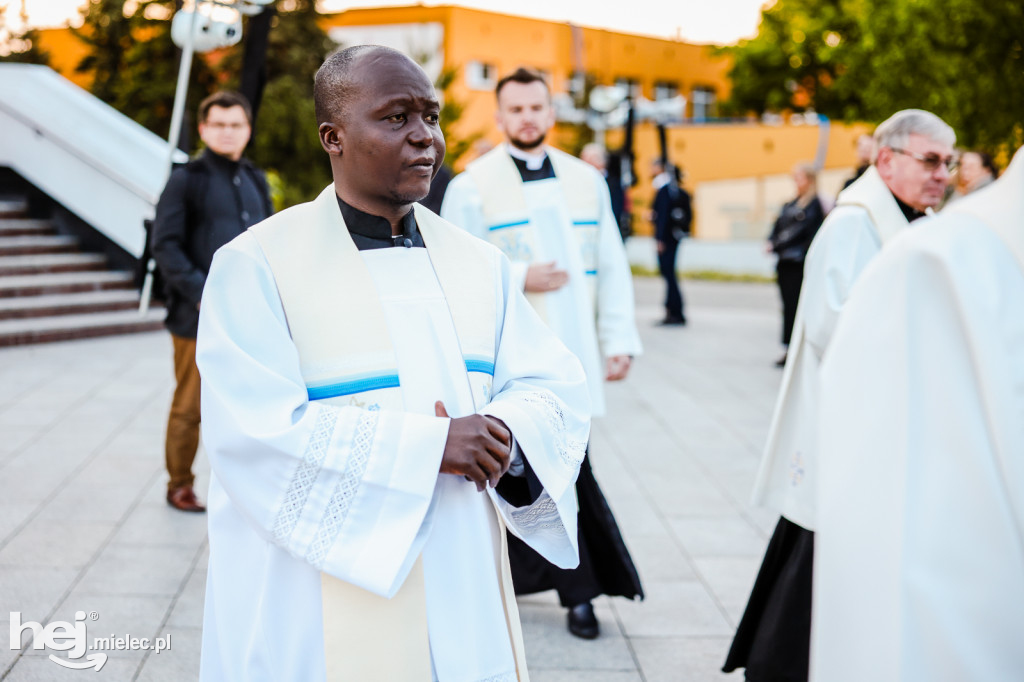 Tysiące wiernych w procesji przebłagalnej po profanacji