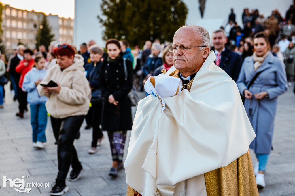 Tysiące wiernych w procesji przebłagalnej po profanacji