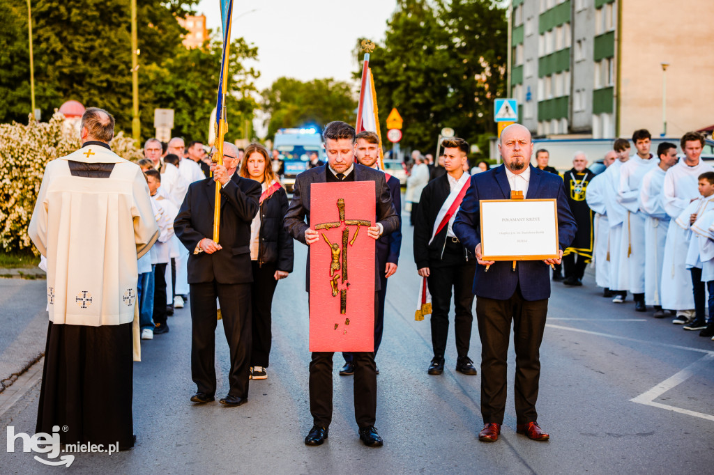 Tysiące wiernych w procesji przebłagalnej po profanacji