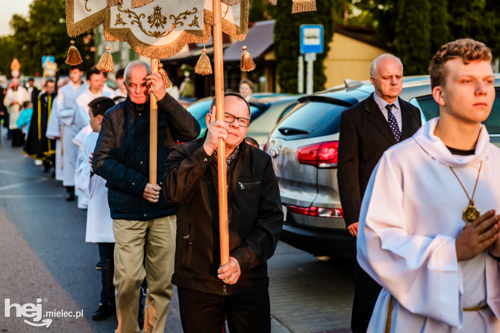 Tysiące wiernych w procesji przebłagalnej po profanacji