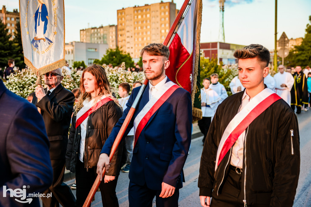 Tysiące wiernych w procesji przebłagalnej po profanacji