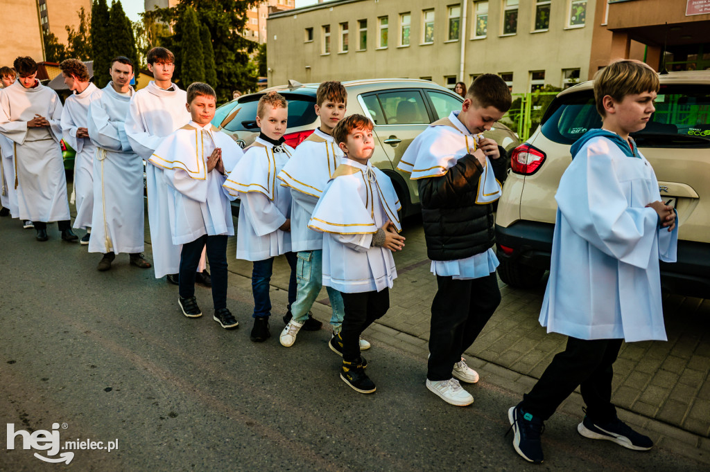 Tysiące wiernych w procesji przebłagalnej po profanacji