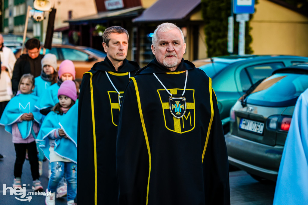 Tysiące wiernych w procesji przebłagalnej po profanacji