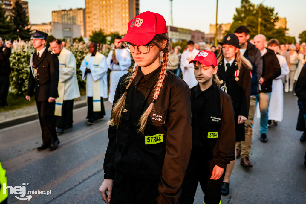 Tysiące wiernych w procesji przebłagalnej po profanacji
