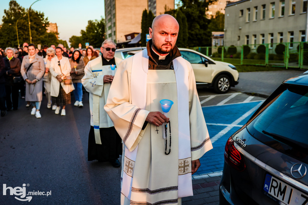 Tysiące wiernych w procesji przebłagalnej po profanacji