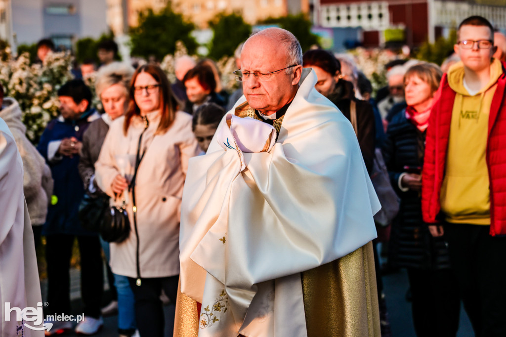 Tysiące wiernych w procesji przebłagalnej po profanacji