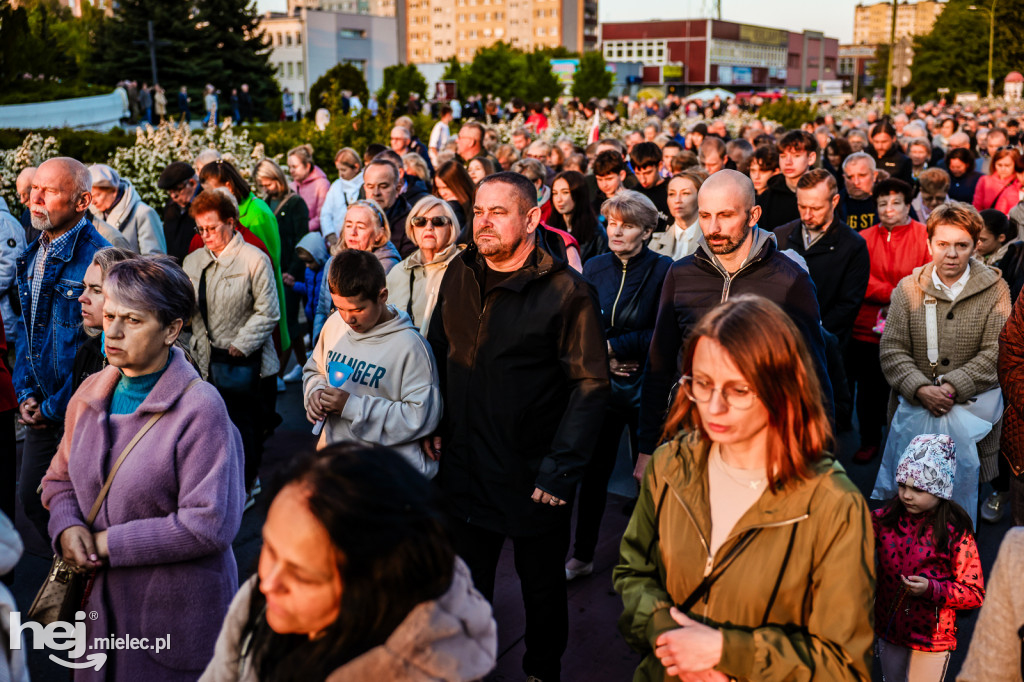 Tysiące wiernych w procesji przebłagalnej po profanacji