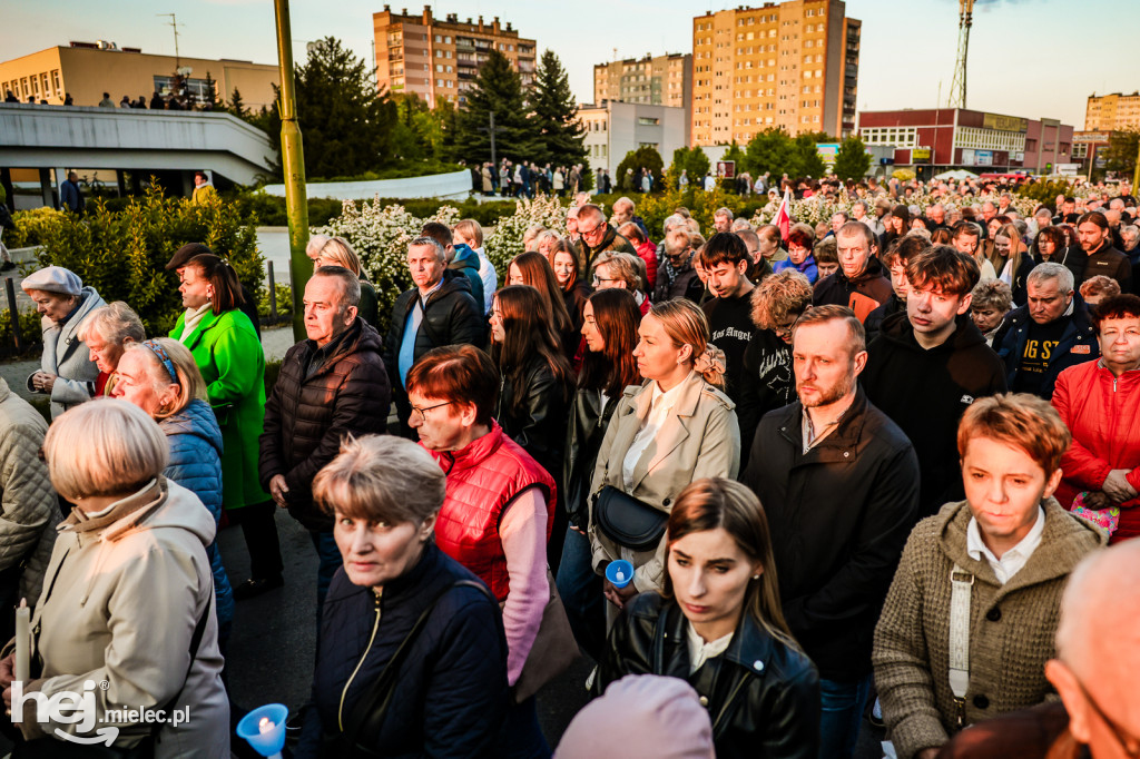 Tysiące wiernych w procesji przebłagalnej po profanacji