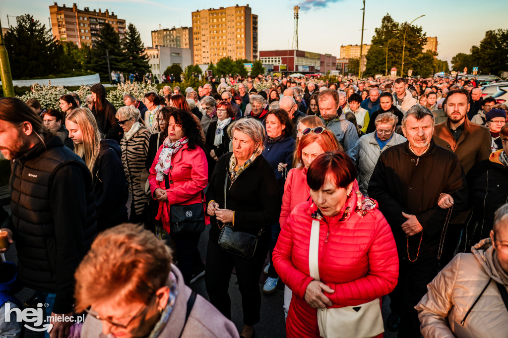 Tysiące wiernych w procesji przebłagalnej po profanacji