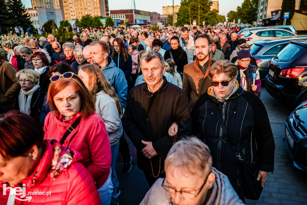 Tysiące wiernych w procesji przebłagalnej po profanacji