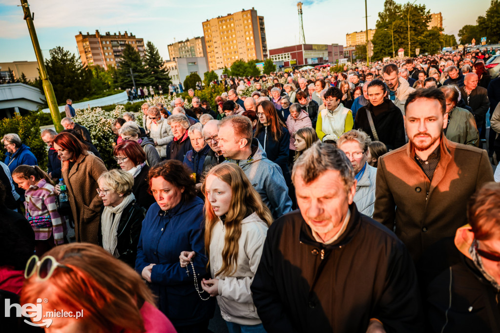 Tysiące wiernych w procesji przebłagalnej po profanacji