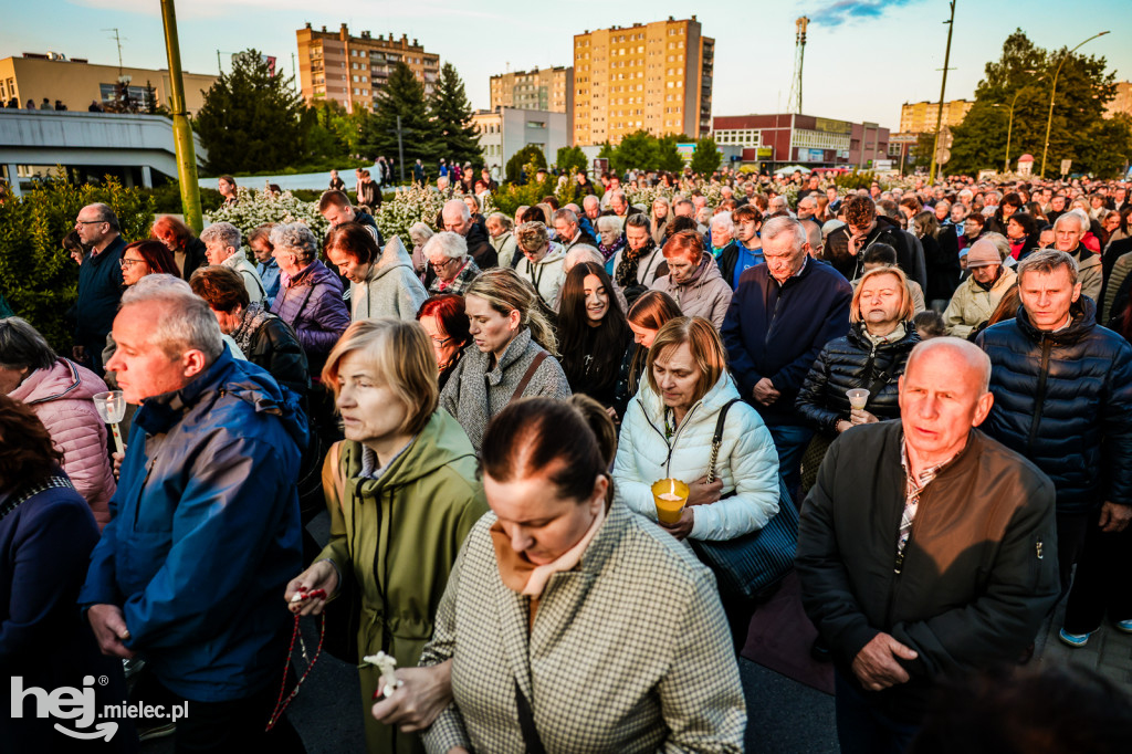 Tysiące wiernych w procesji przebłagalnej po profanacji