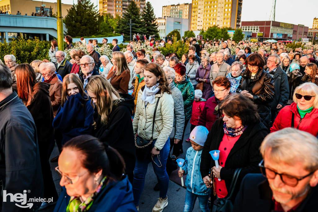 Tysiące wiernych w procesji przebłagalnej po profanacji