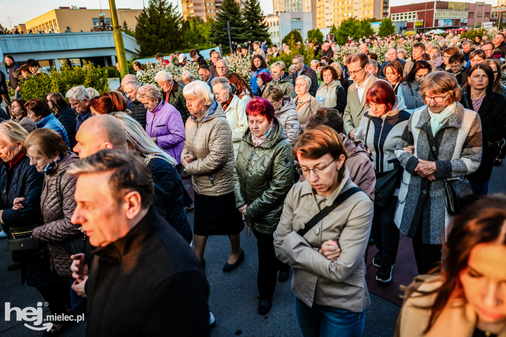 Tysiące wiernych w procesji przebłagalnej po profanacji