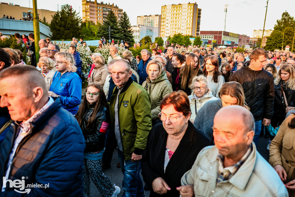 Tysiące wiernych w procesji przebłagalnej po profanacji