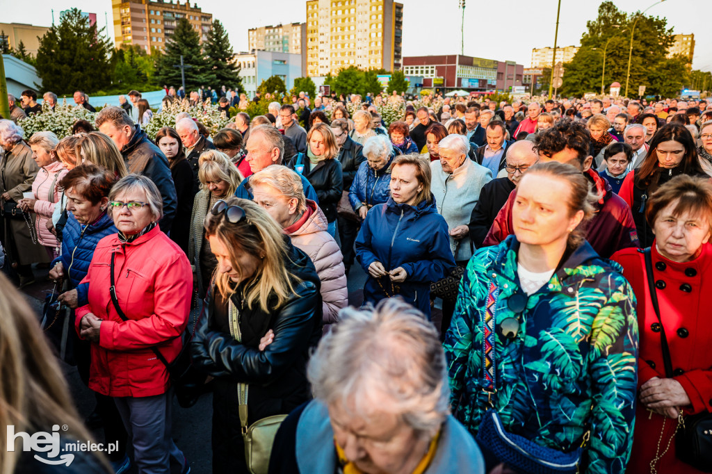 Tysiące wiernych w procesji przebłagalnej po profanacji