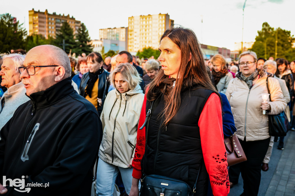 Tysiące wiernych w procesji przebłagalnej po profanacji