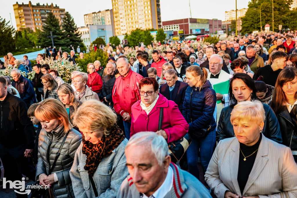 Tysiące wiernych w procesji przebłagalnej po profanacji
