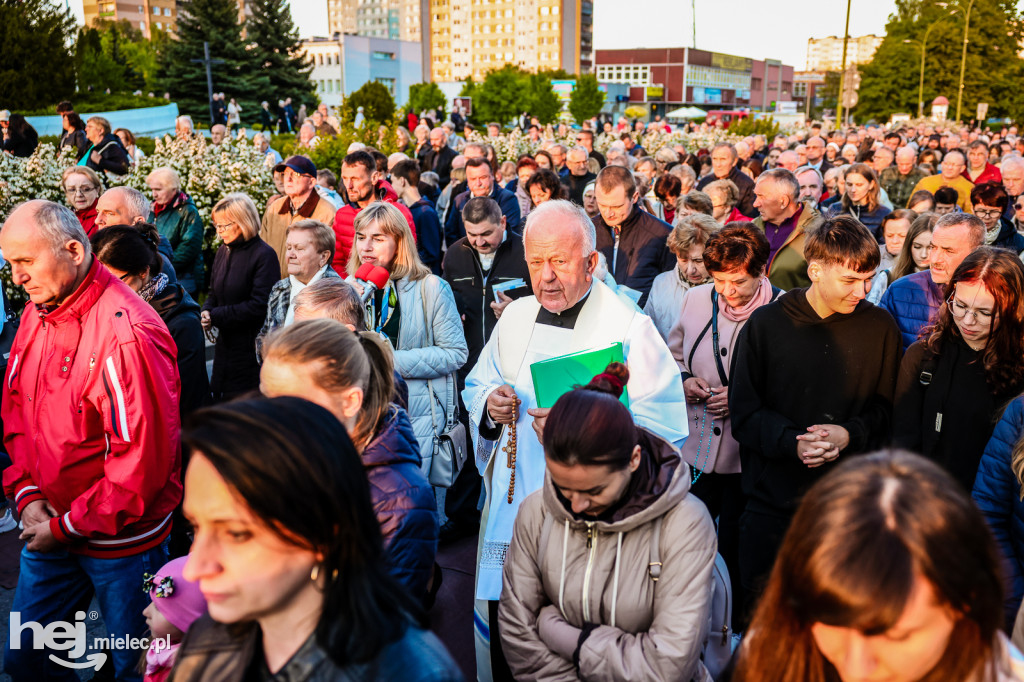 Tysiące wiernych w procesji przebłagalnej po profanacji