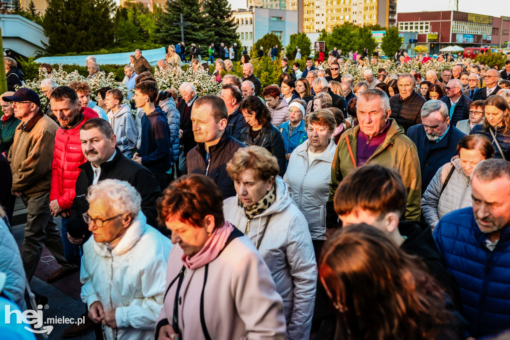 Tysiące wiernych w procesji przebłagalnej po profanacji