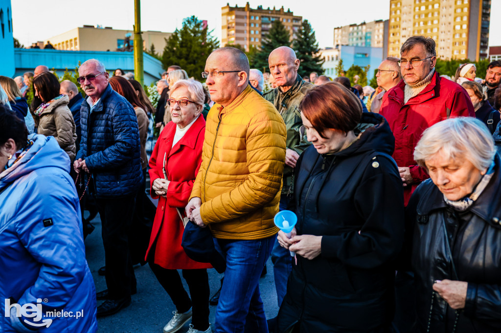 Tysiące wiernych w procesji przebłagalnej po profanacji