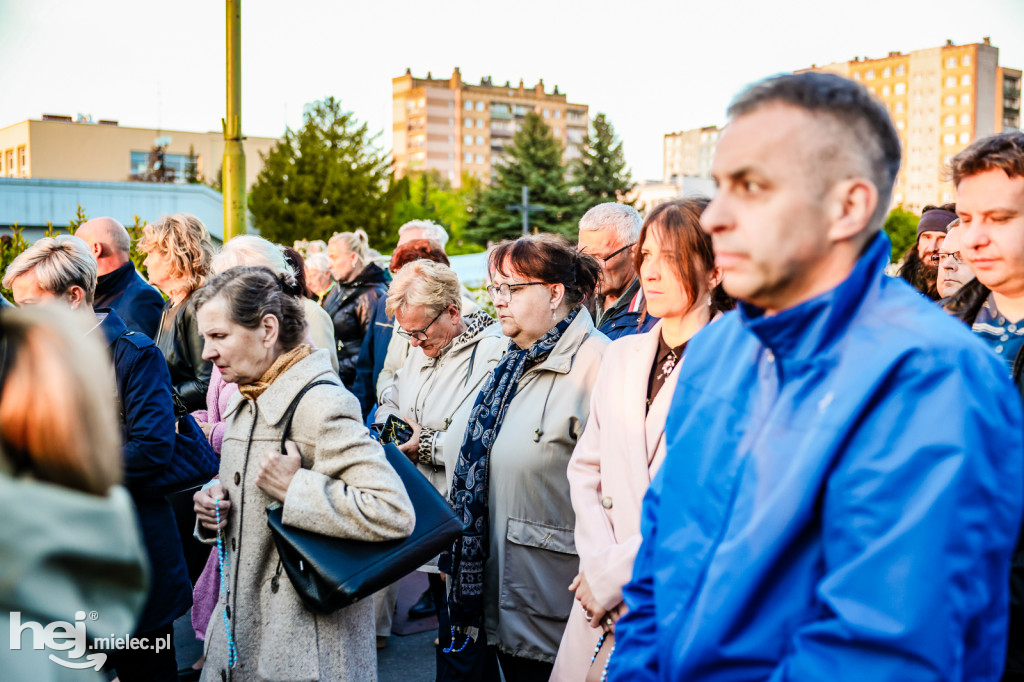 Tysiące wiernych w procesji przebłagalnej po profanacji