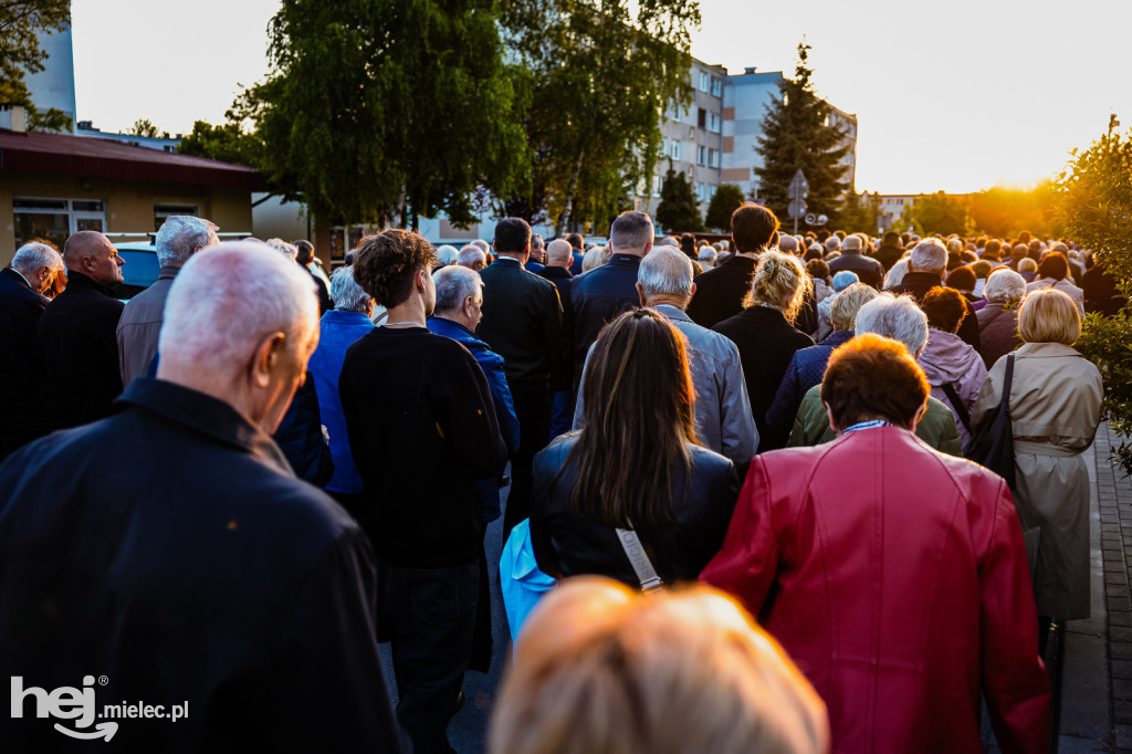 Tysiące wiernych w procesji przebłagalnej po profanacji