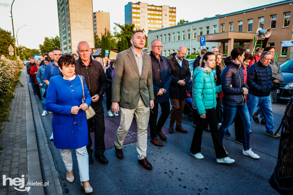 Tysiące wiernych w procesji przebłagalnej po profanacji