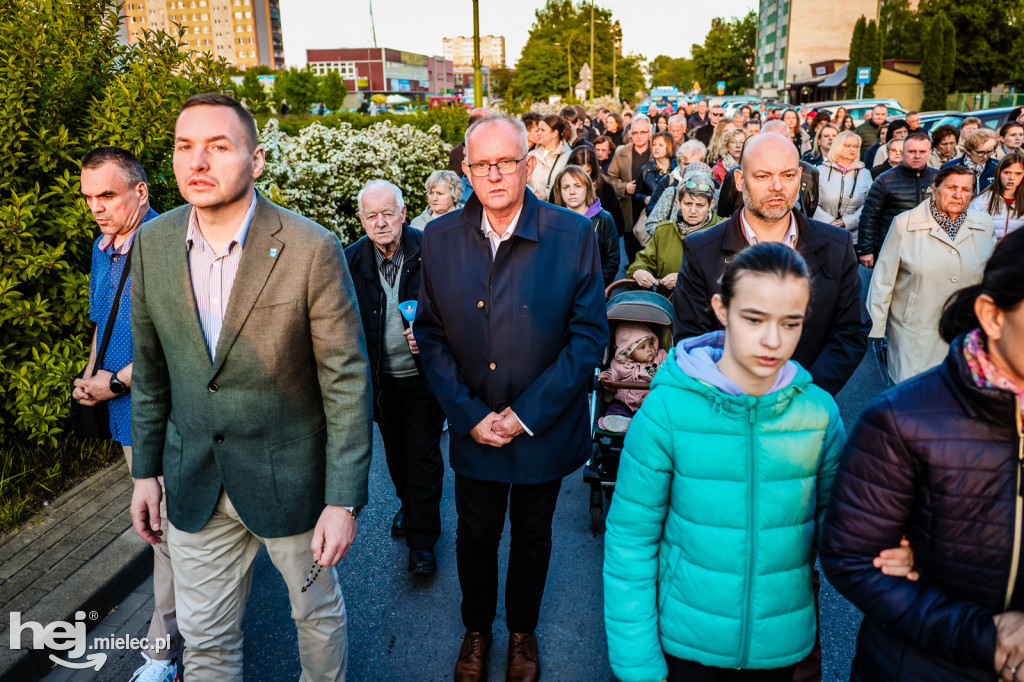 Tysiące wiernych w procesji przebłagalnej po profanacji
