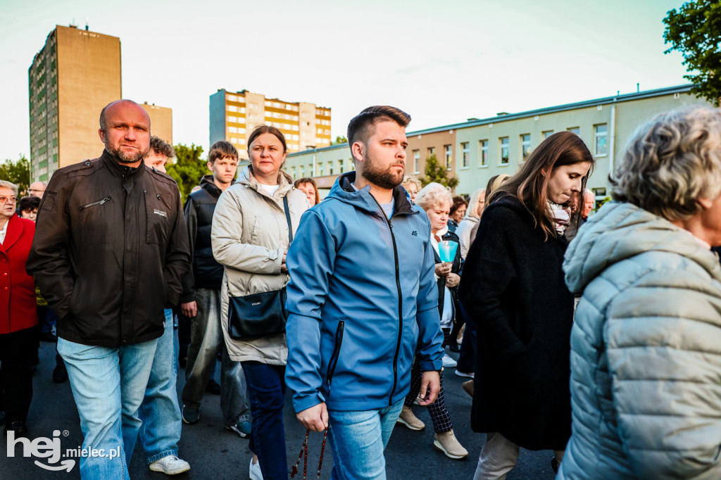Tysiące wiernych w procesji przebłagalnej po profanacji
