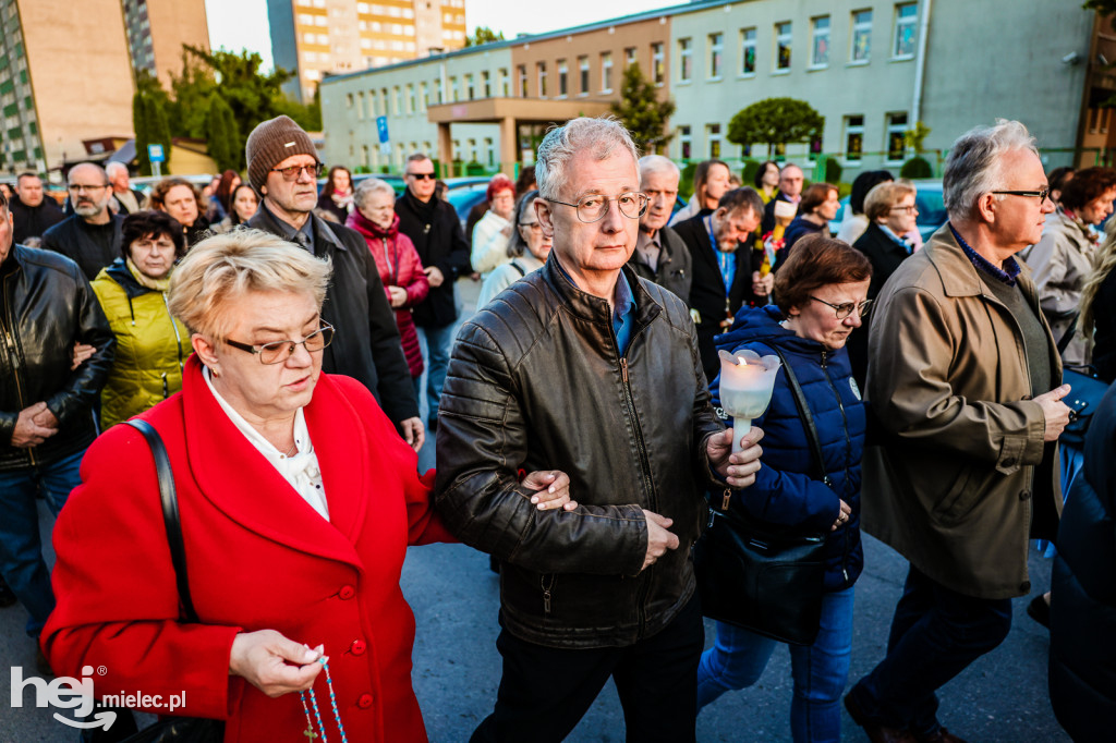 Tysiące wiernych w procesji przebłagalnej po profanacji