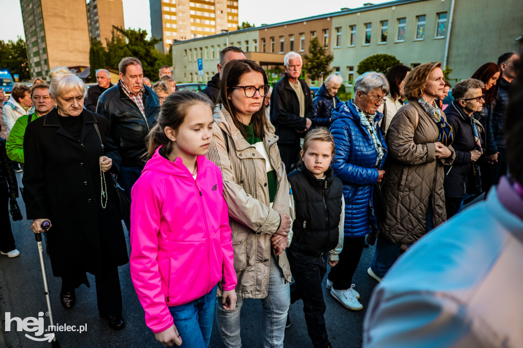 Tysiące wiernych w procesji przebłagalnej po profanacji