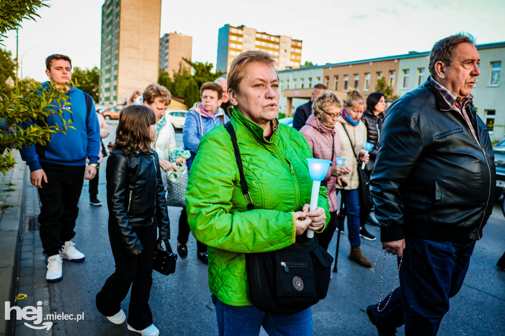 Tysiące wiernych w procesji przebłagalnej po profanacji