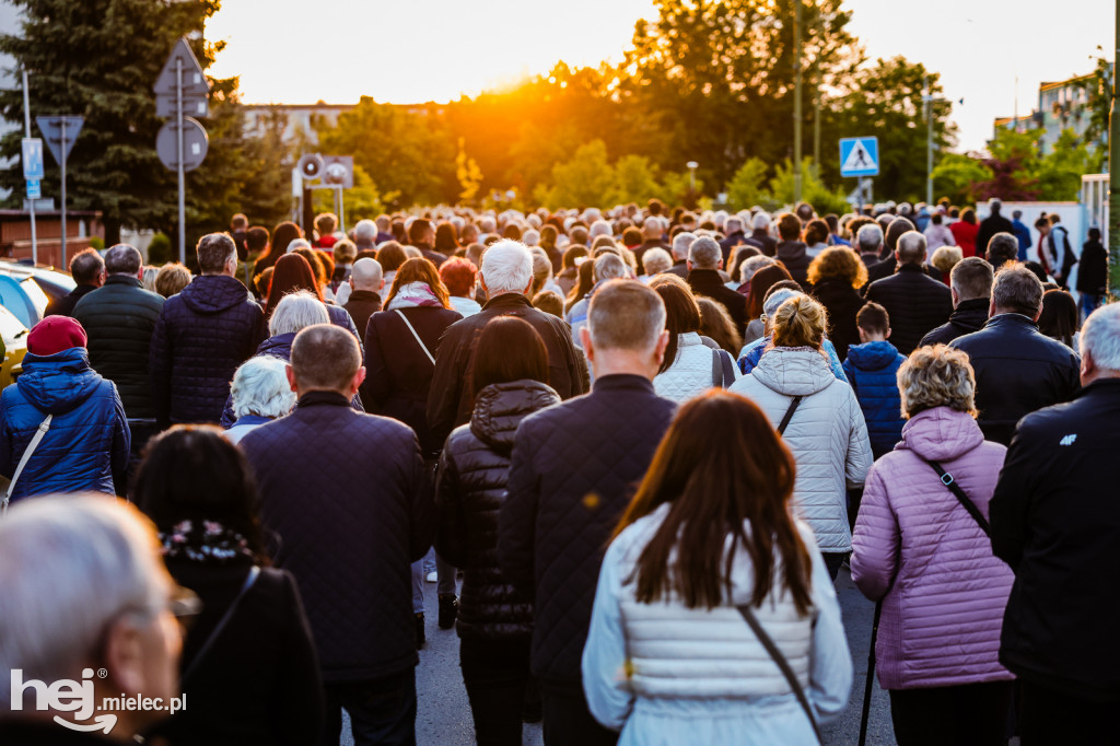 Tysiące wiernych w procesji przebłagalnej po profanacji