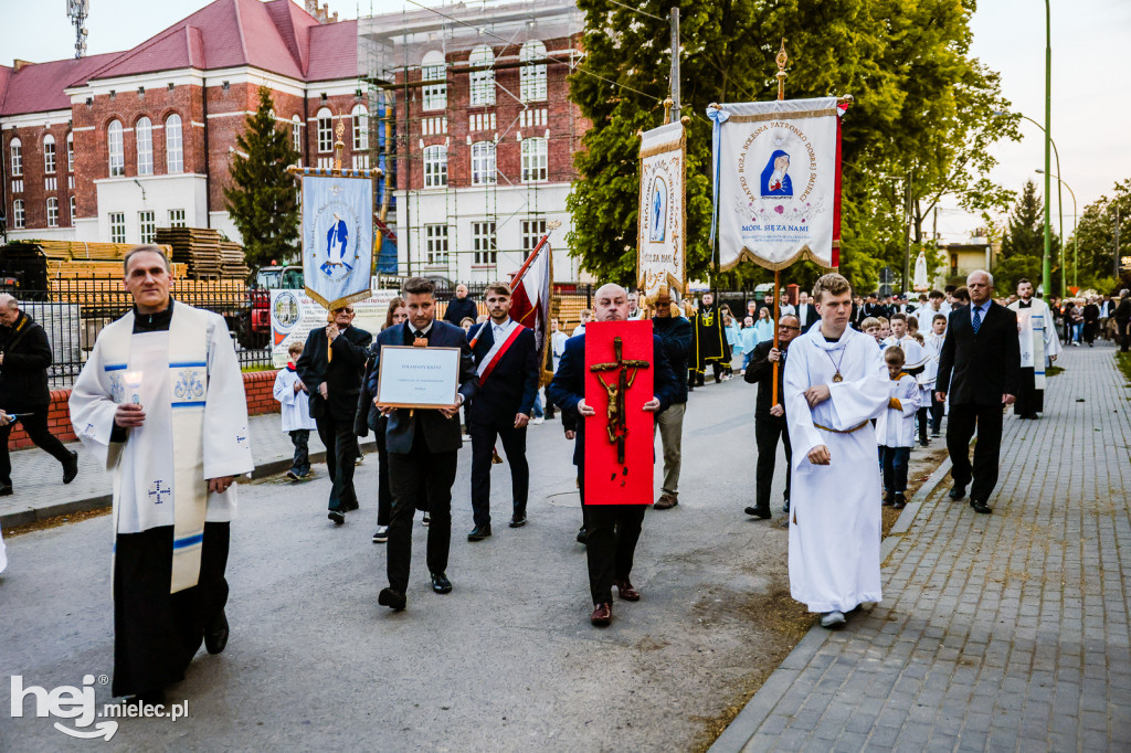 Tysiące wiernych w procesji przebłagalnej po profanacji
